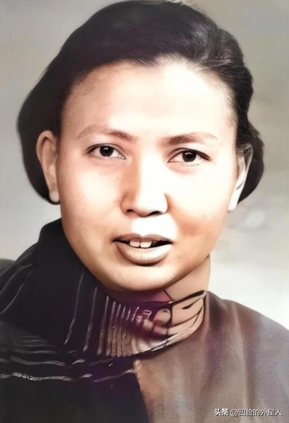 1941年，21岁的女战士莫林被活埋前，敌人竟突然问：“你认识莫林吗？”莫林一听