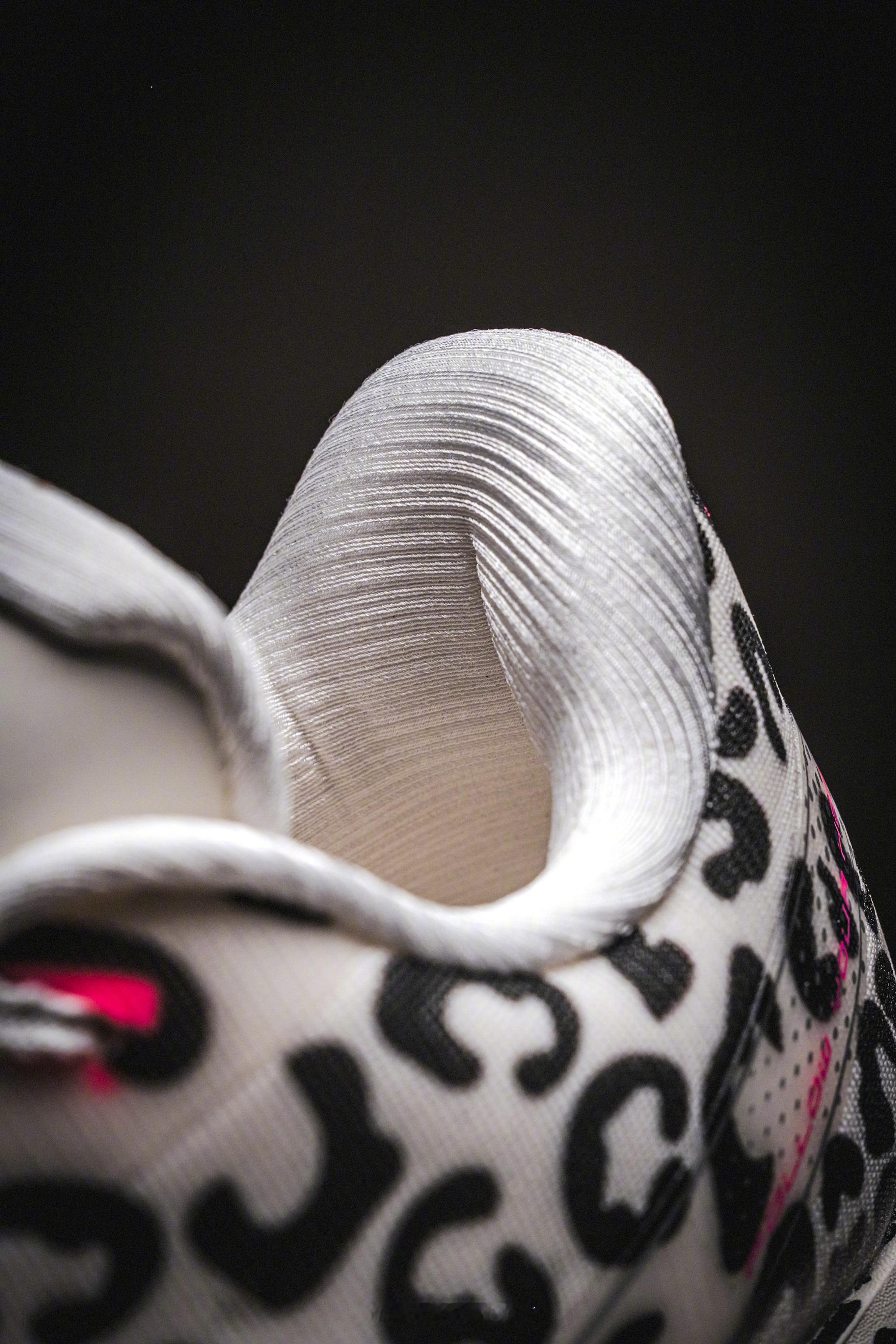 鞋吧FRESHPEAK 轻灵 4.0「雪豹」「轻」和「灵」在轻灵4代上体现得更加