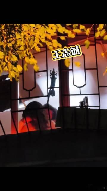 陈伟霆钟楚曦壁咚吻陈伟霆钟楚曦爱情慢慢吻戏好带感强势又不失温柔的壁咚吻，每一个细