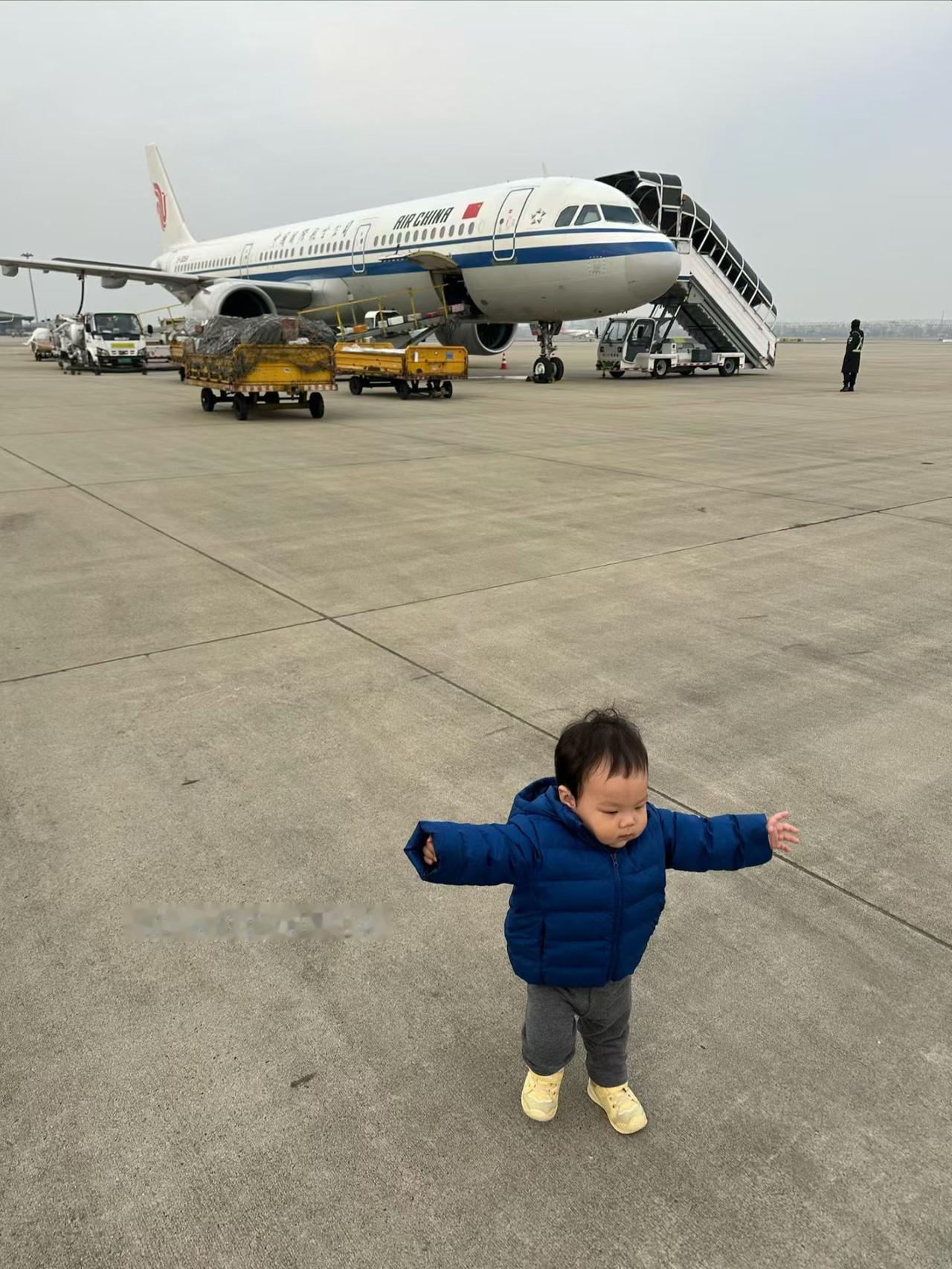今年春节期间，侄女和侄女婿带着刚满1岁的宝宝，赴广州珠海澳门等地旅游度假。

侄