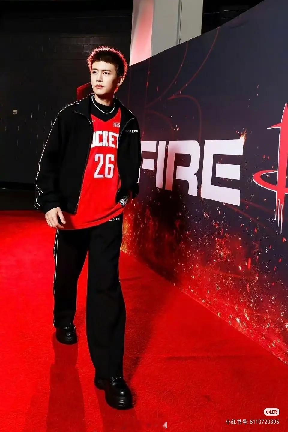 任嘉伦NBA火箭主场开球+表演嘉宾 ，新专全球首唱 