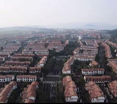 一直担心海南陵水这片安置别墅群废了！放心，废不了，新东方俞敏洪接手了。

这片别