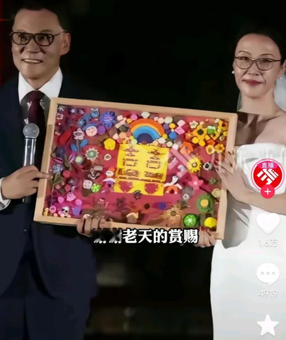 李国庆终于圆梦了，60岁的李国庆再次大婚引起热议，首次谈自己再婚原因。
新婚妻子