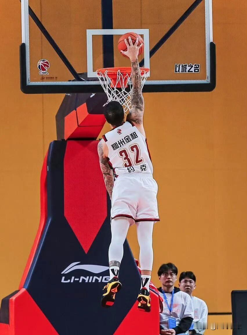 徐昕仅得2分1篮板！广州朗肽60:95惨败浙江稠州金租，“广州塔”徐昕本场比赛1