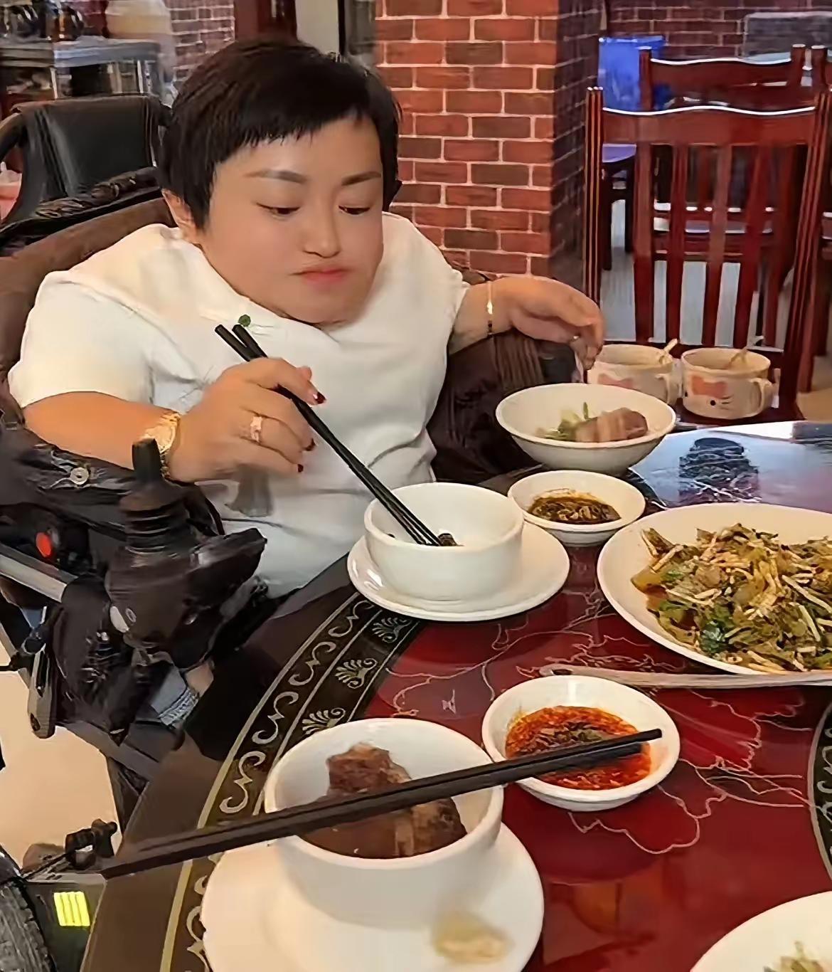 在现实生活中，婆媳关系一直是个热门话题。最近李喜梅回农村婆婆家这事儿，就引发了不