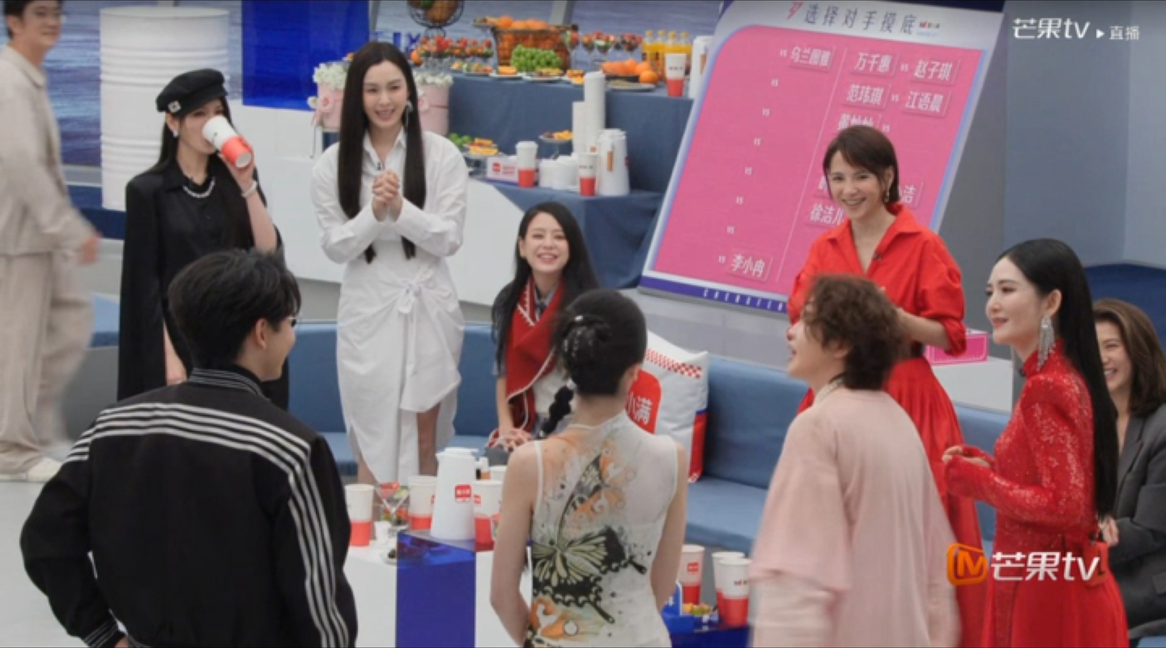 老天奶啊我笑屁了。。王濛上来就是：哎哟妈呀太磨叽了！！！！！乘风初见面直播 王濛