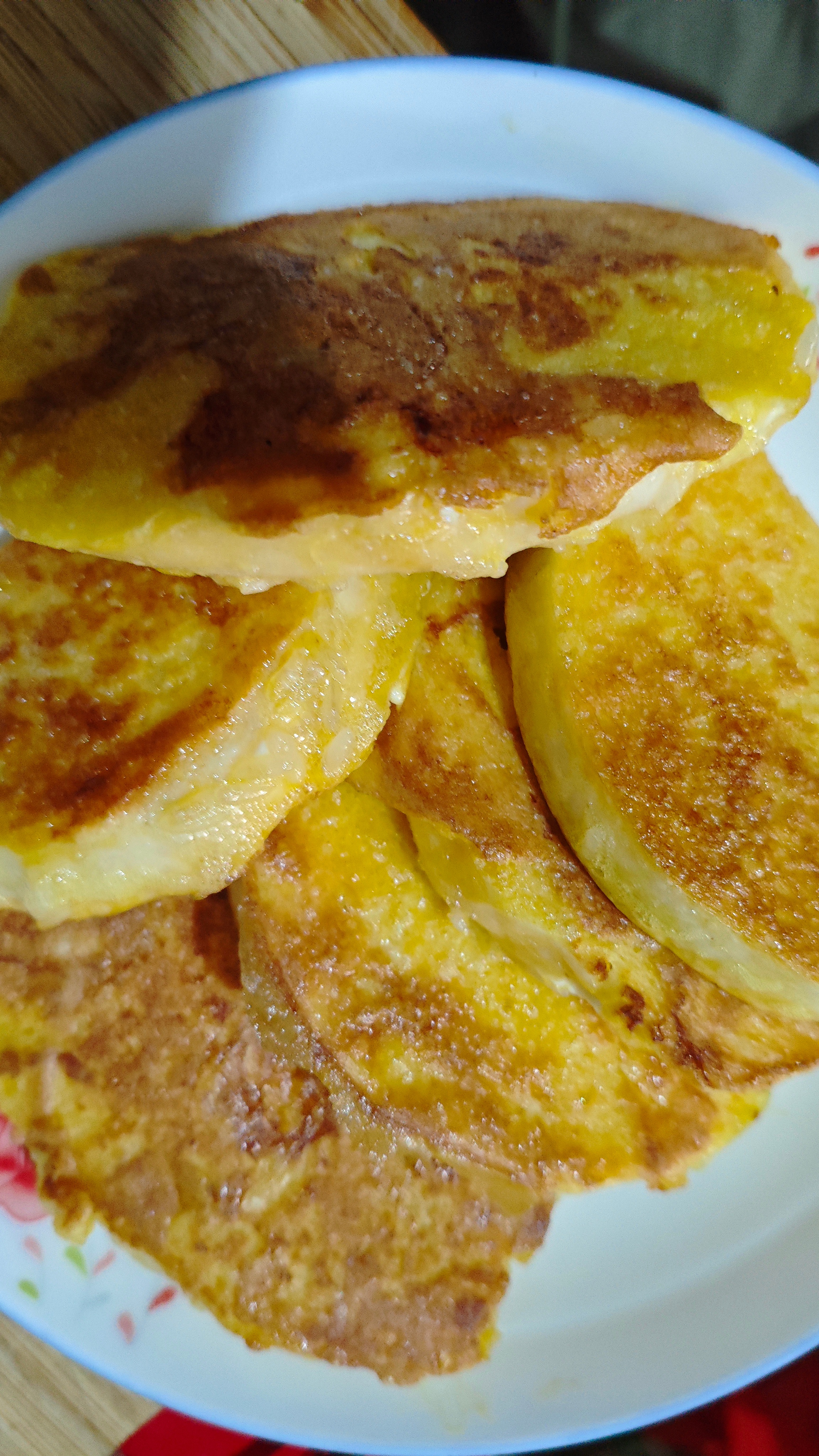 早餐，鸡蛋炕馍，煎鸡蛋，用饼铛焖煎鸡蛋非常嫩滑，隔壁鸡蛋阿姨给的小芭蕉，很香甜！