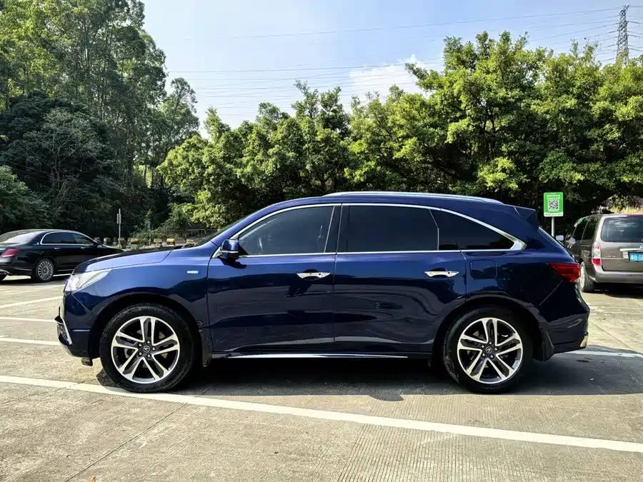 这个车是真的漂亮，尤其是这个颜色，实在是太让人心动了，当然我的白色的其实也挺好看