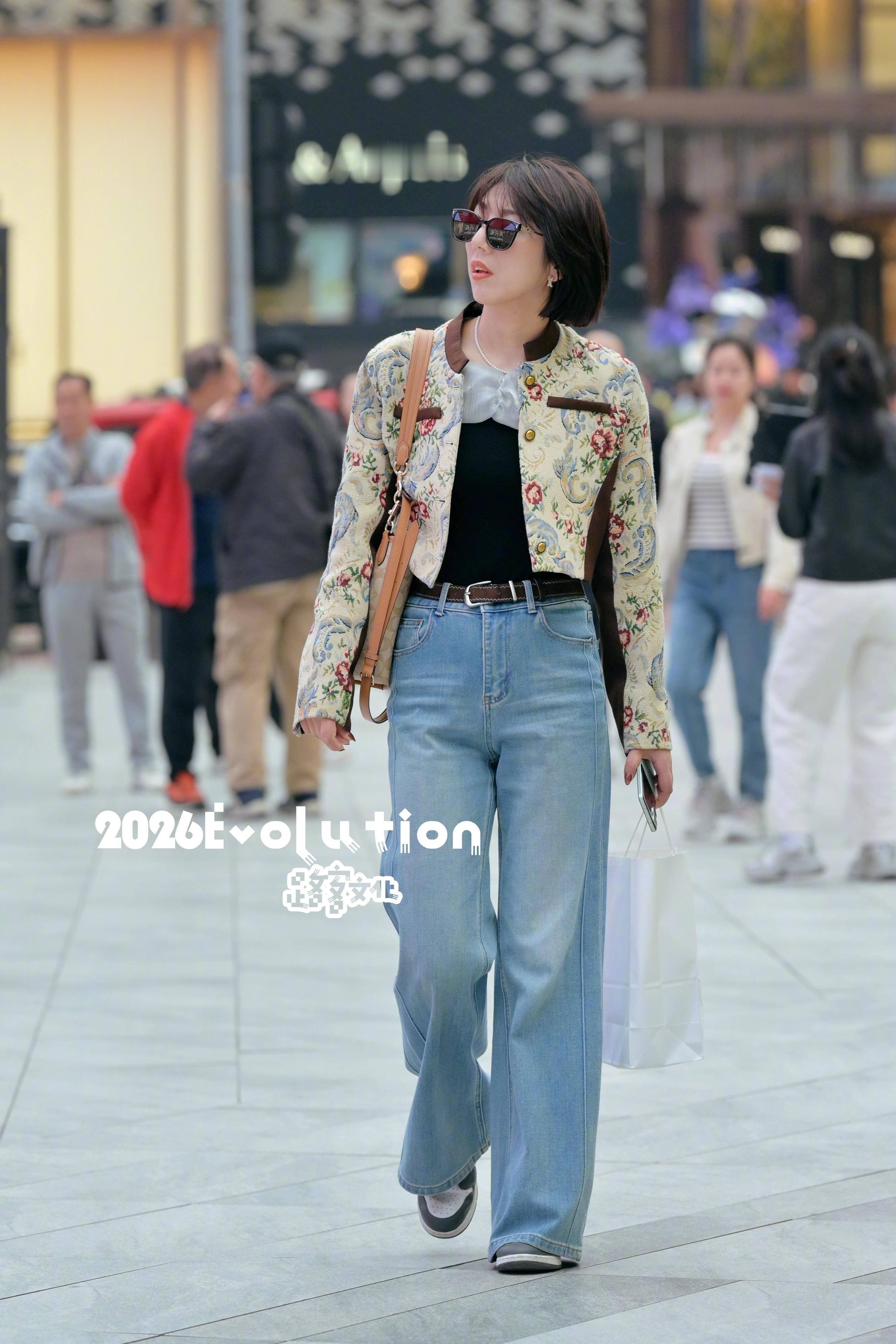 酷酷的像某摇滚明星 