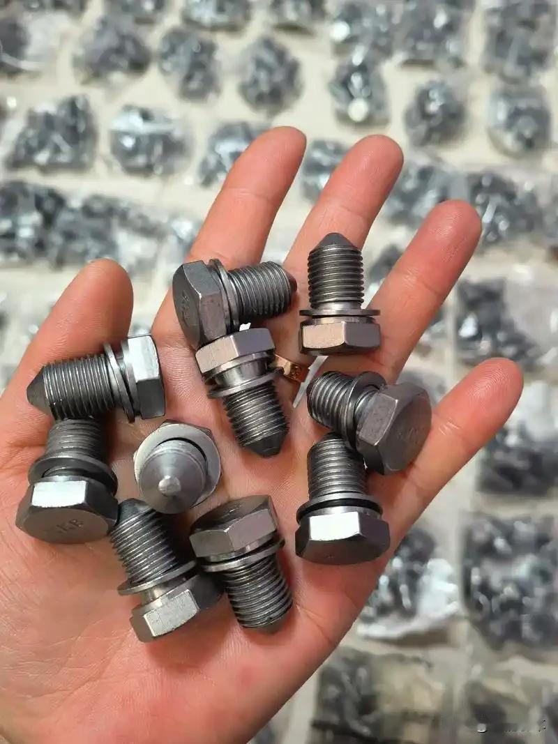 我说实在话，龙国汽车早晚还要走当年越南摩托车的老路。
现在的汽车跟当年的摩托车一