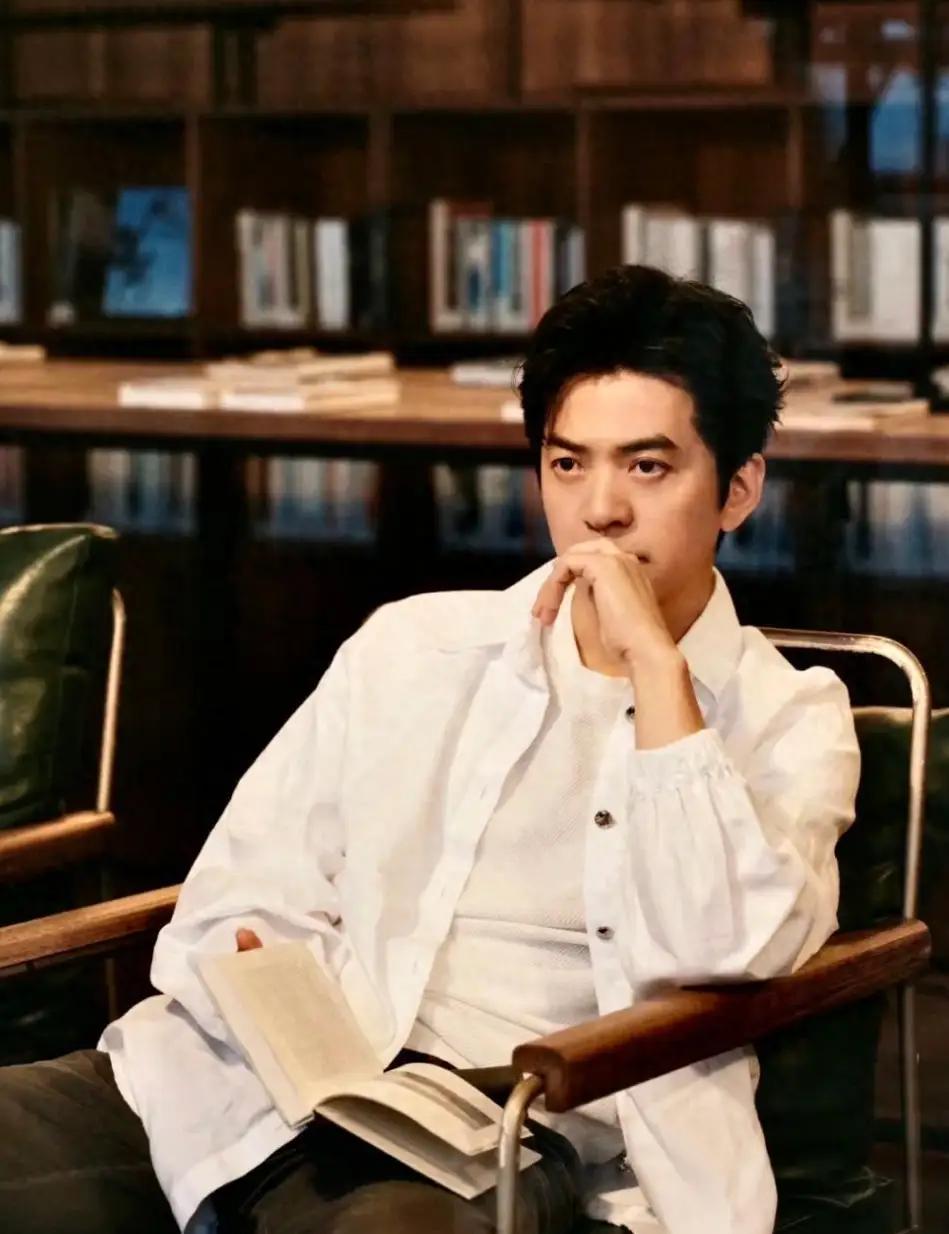 时隔13年，李健携《人间共鸣》重返春晚！

时隔13年，李健重返央视春晚舞台，将