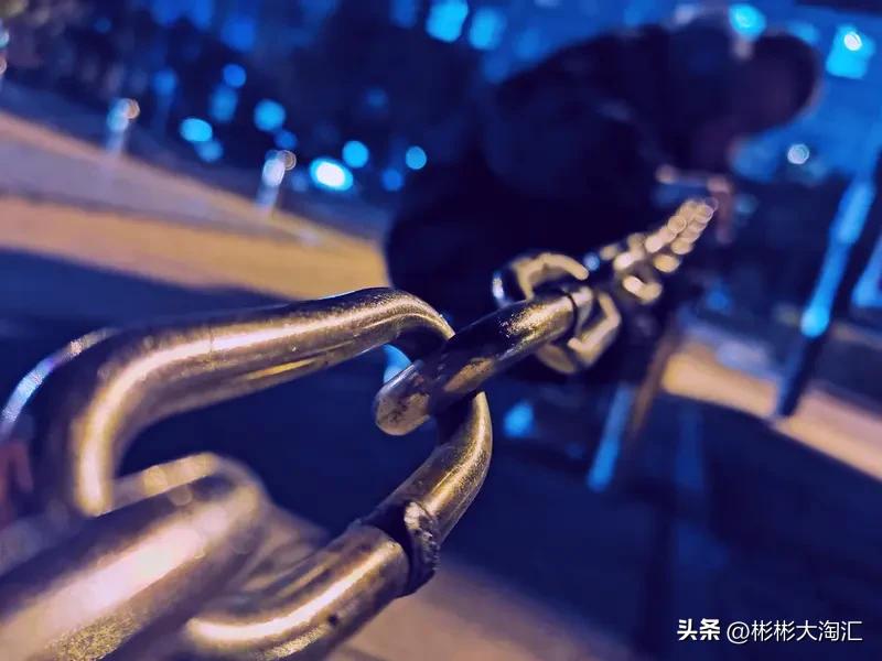 想坚持做喜欢的事情，我确实努力去坚持了。就拿写作来说，一开始我满腔热情，可写着写