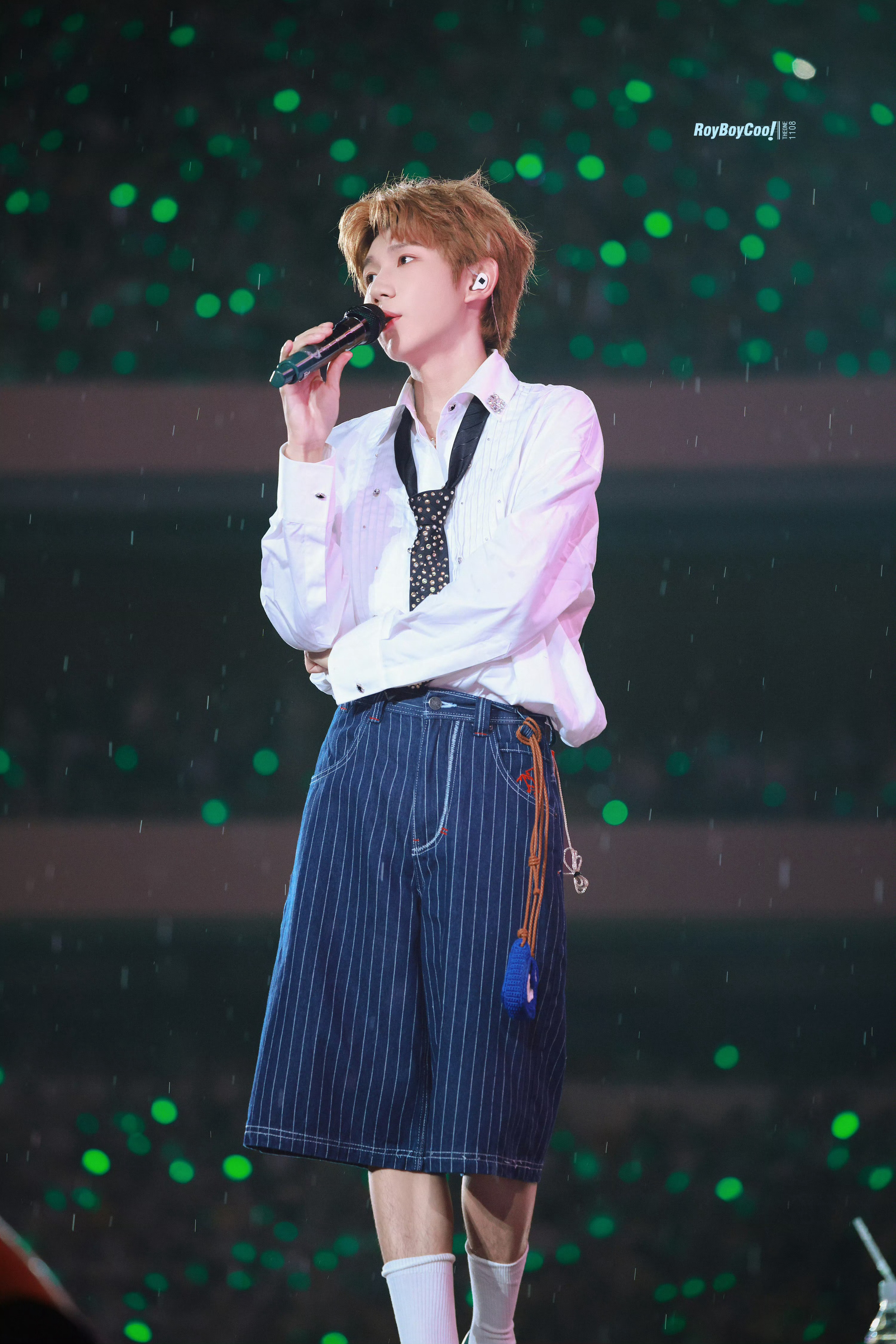 王源岁庚尤长 覃思予安 雨夜将你我推向彼此雷声刚拆开夏的封缄云层忽然亮出晴的底片