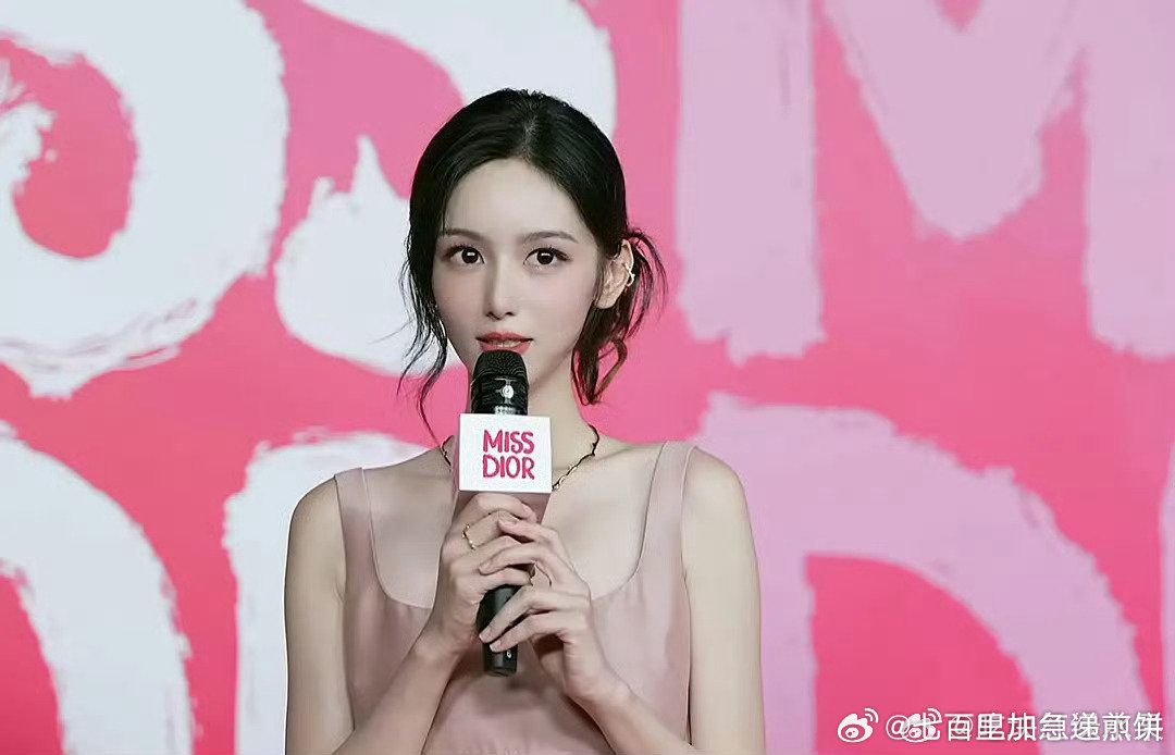 谁敢点开 迪奥活动 直播间的滤镜截图 ​​​