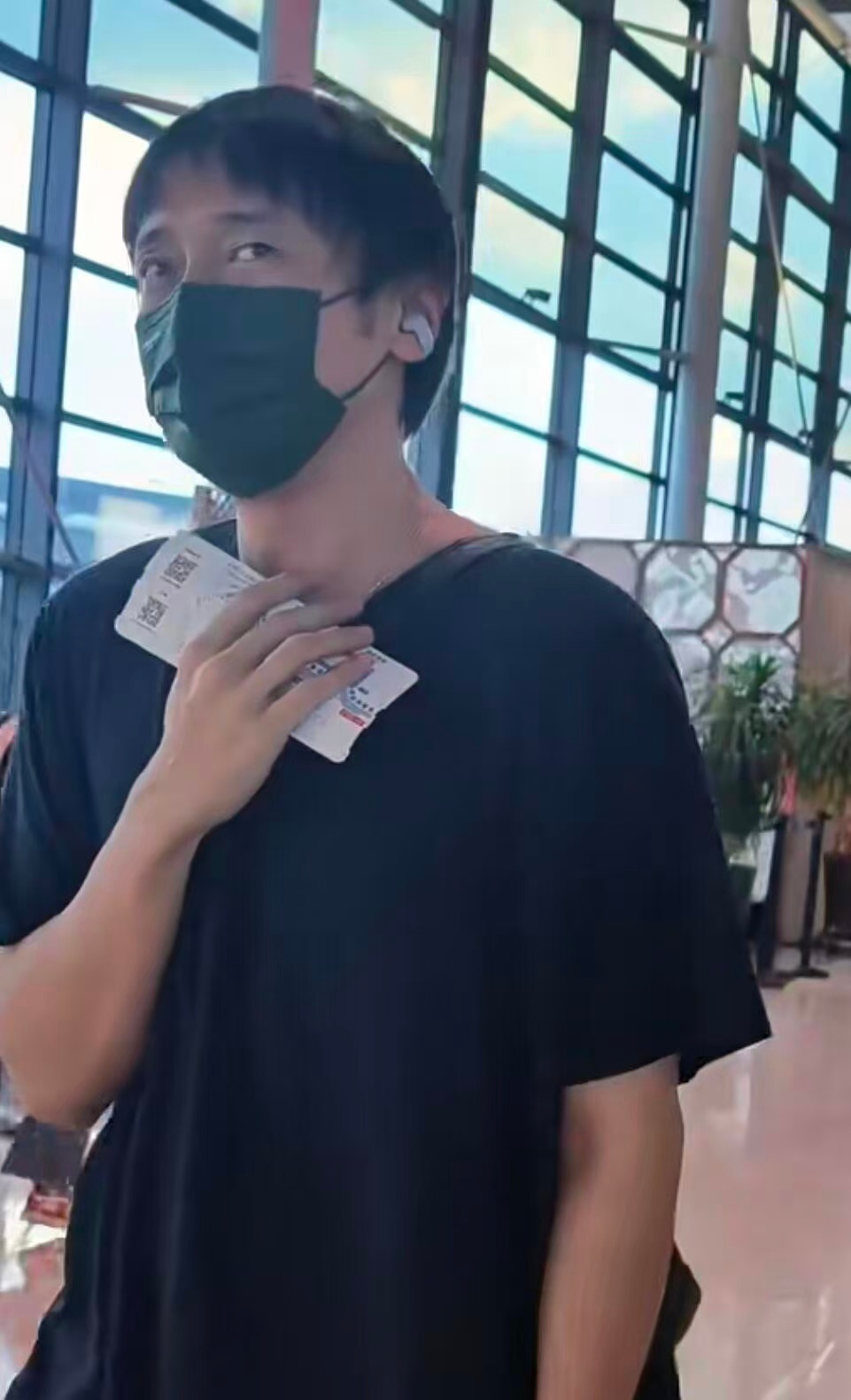 哥这个顺毛妹妹头🫳王传君i人走机场王传君私下怎么萌萌的
