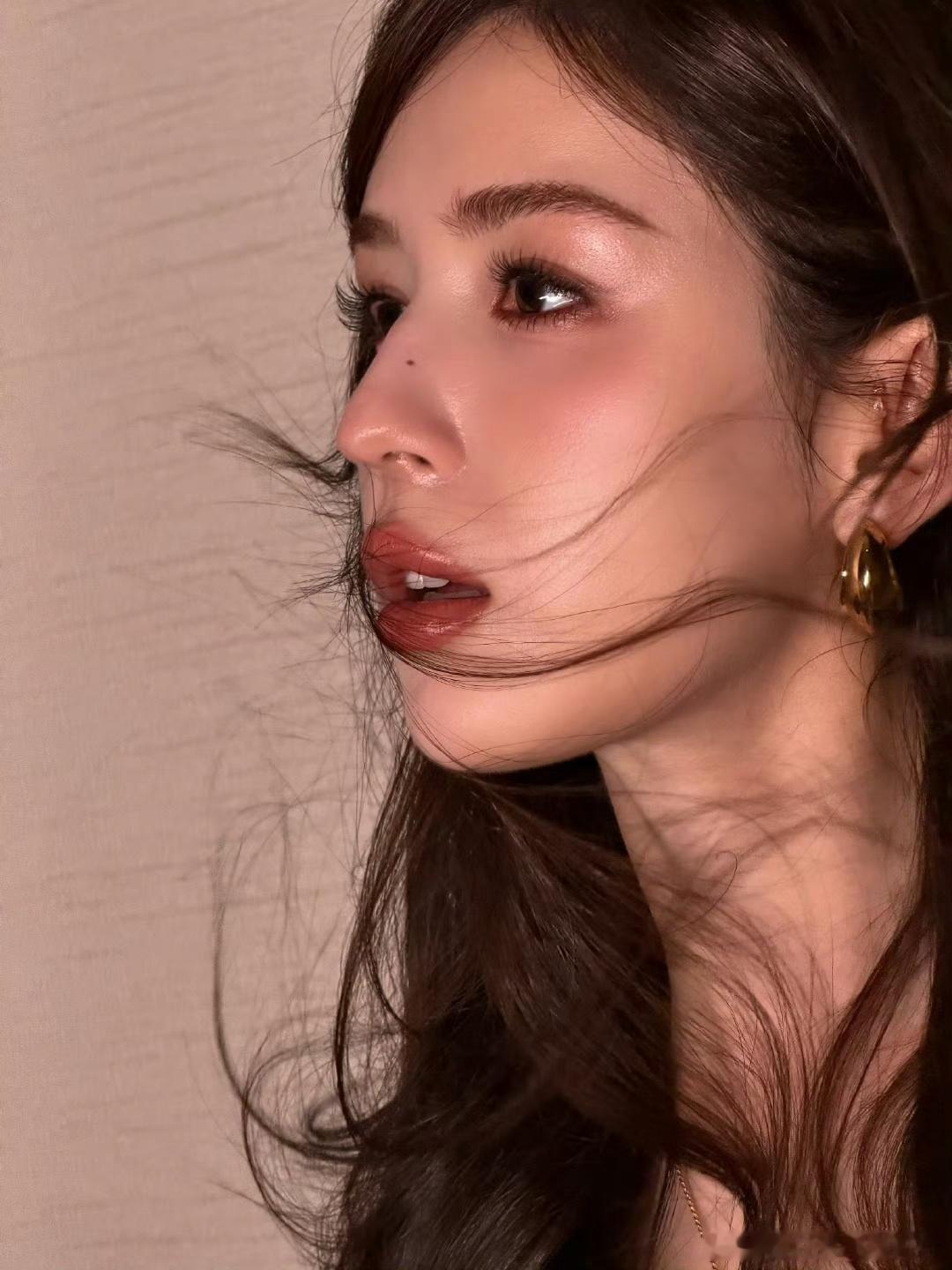 娱乐[超话]哈妮克孜松鼠甜系造型哈妮克孜秋冬氛围造型哈妮克孜今晚太太太美啦！氛围