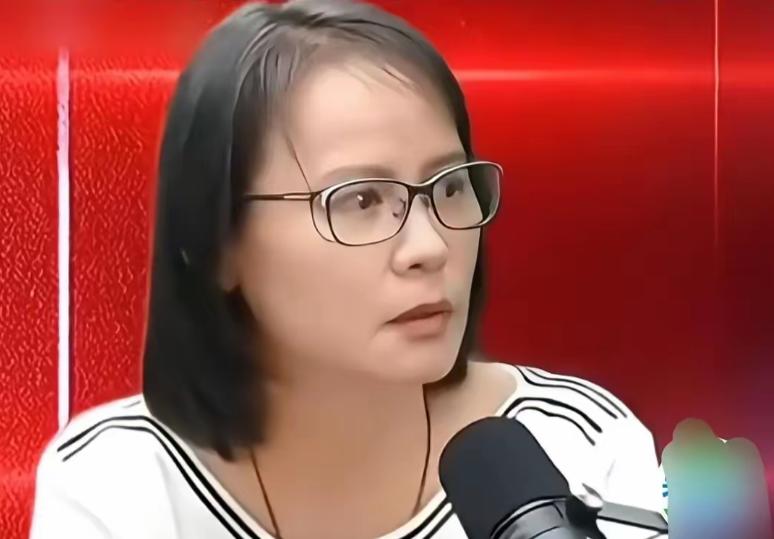 一位台湾女教师的话，在朋友圈刷屏了。
她说大陆这边，共产党带着十几亿人搞建设，脱