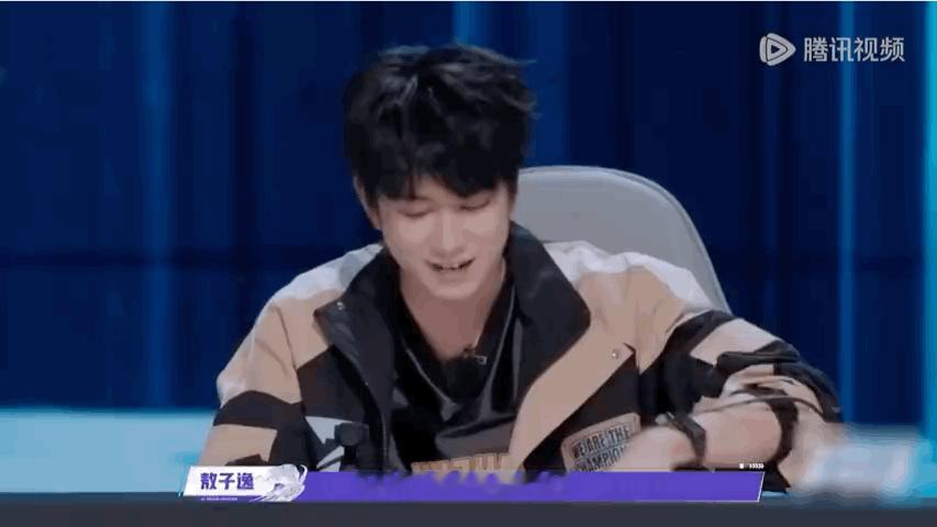 敖子逸怎么每个分路都超标 敖子逸简直就是天赋型选手，不管打哪个位置都能carry