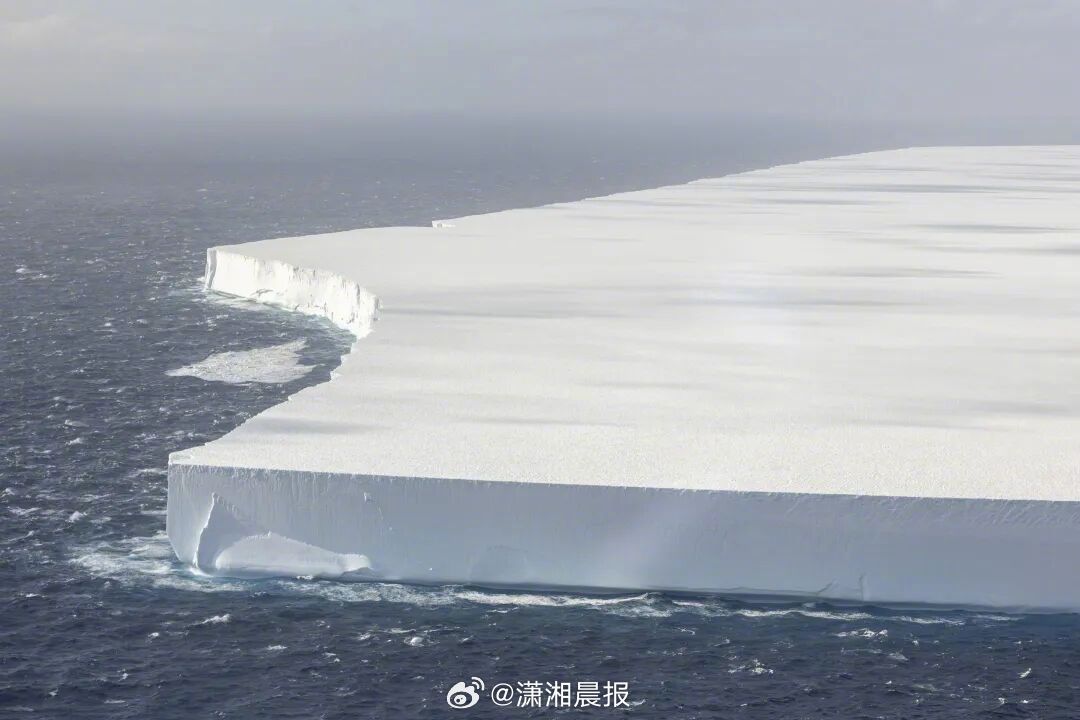 【#世界最大冰山没了#，已走完40年生命历程】据新华社，近日，南极冰山A23a完