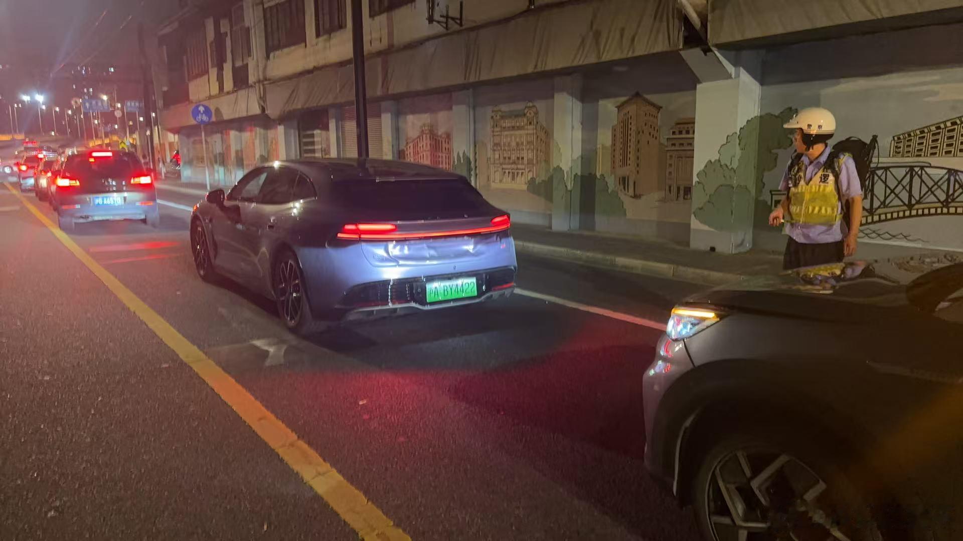 First blood兄弟萌😭 后车全责 看起来尾门和尾灯得换 后车是SUV高
