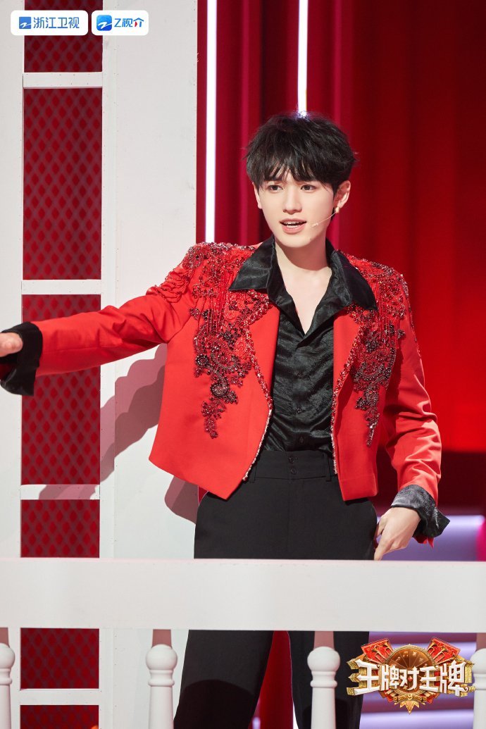 宋亚轩秒答0帧起嘴 宋亚轩猜词全程高能！“退退退”零延迟接话，补刀邵兵超逗，这反