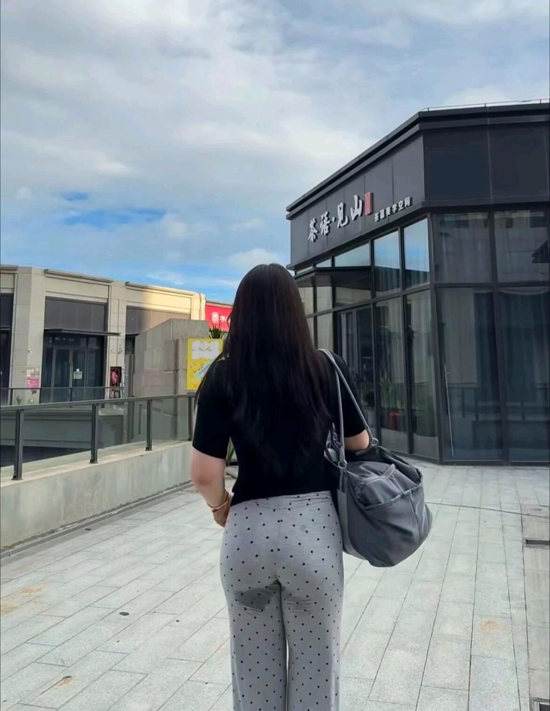 今天看到微胖的女孩子，这就是微胖的好处吧