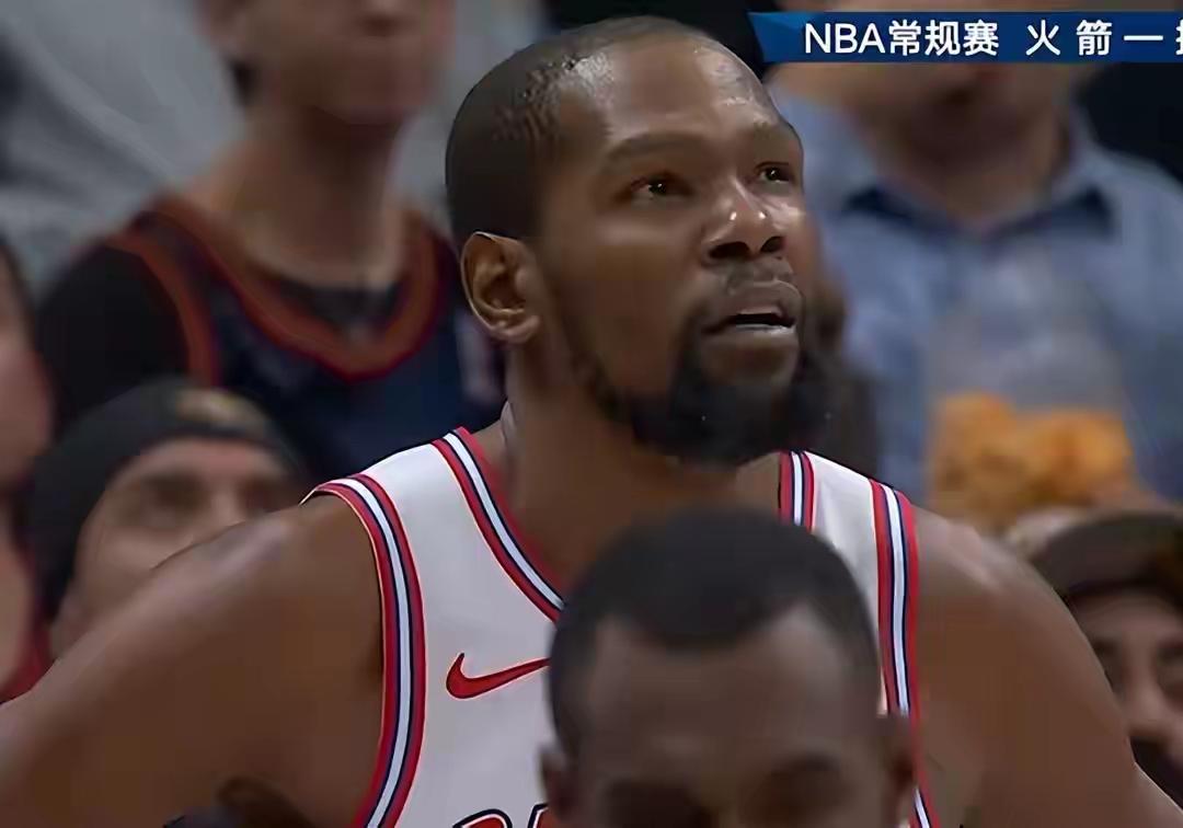 火箭最终还是输给了自己，最后可以逆转比赛的投篮竟然让申京去投三分……？

哪怕约