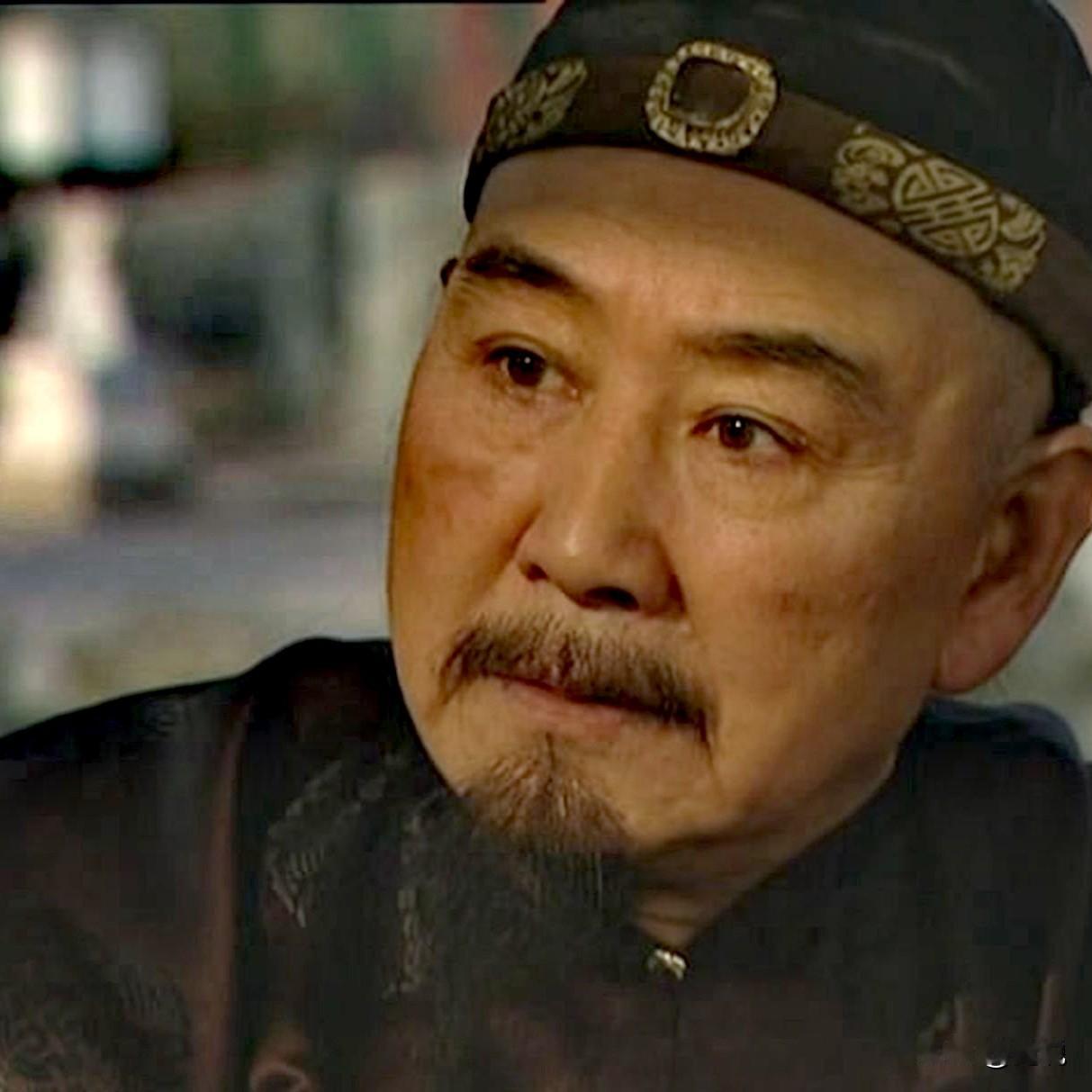 人们都说：猪是笨死的！俺说：他是聪明死的！说的不是杨修，说的是他！

爱新觉罗•