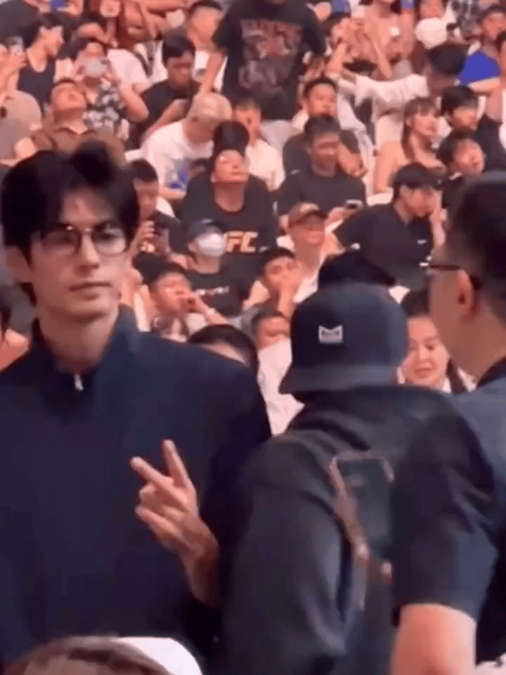 宋威龙hot nerd感拉满了  越素越帅 ​​​
