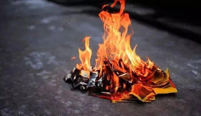 第三种死亡中元节是连接古今的桥中元节，一座连接古今的桥梁。几千年来，中国人在这一