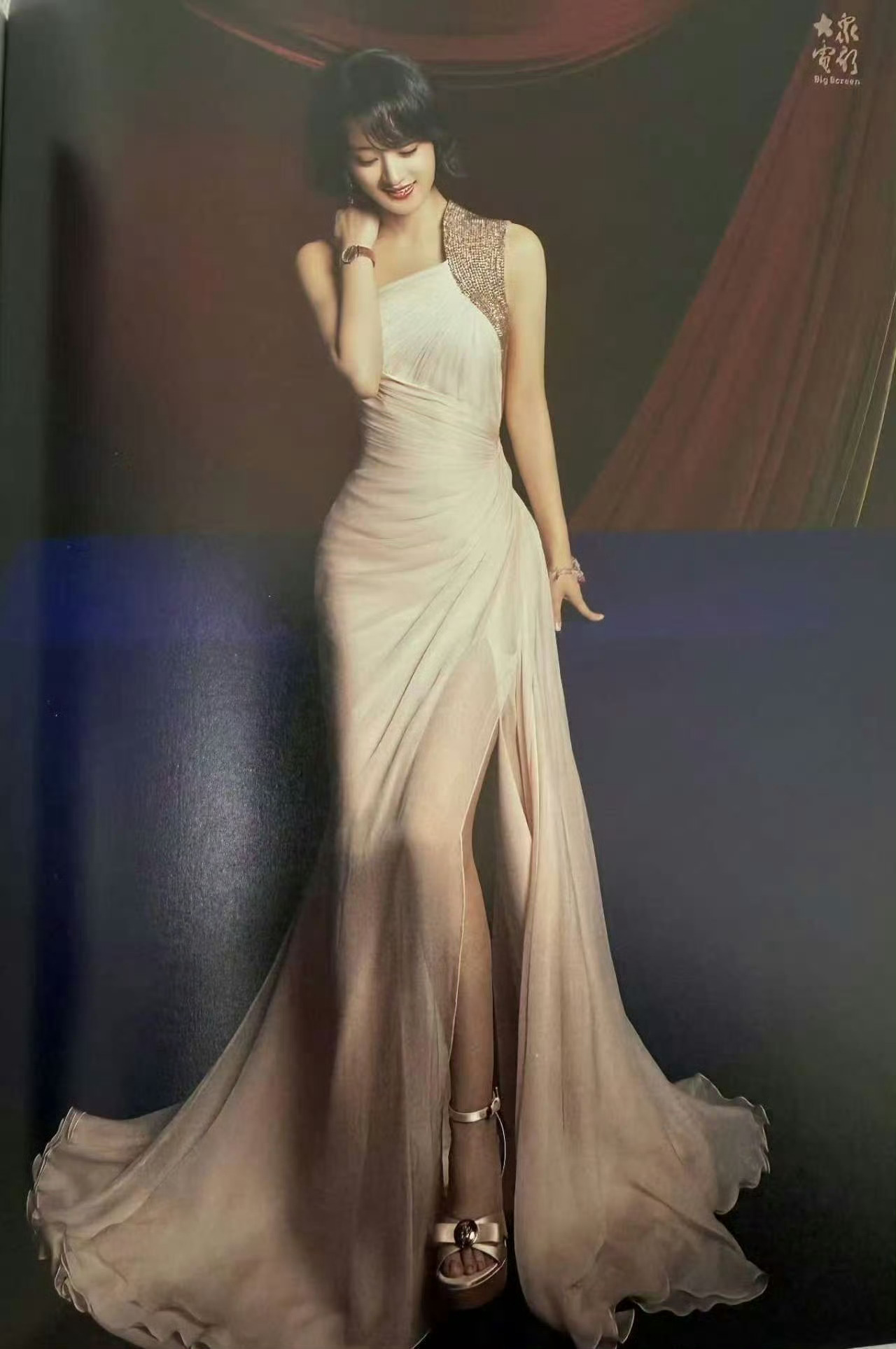 美女比例好绝 