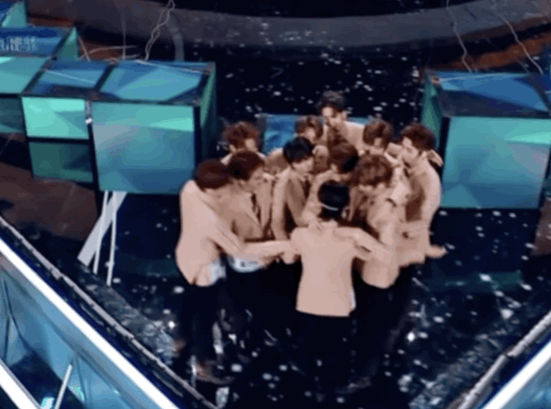 没有人比R1SE更爱R1SE1救命！R1SE聚餐居然是壶人自己张罗的！喊着好久没