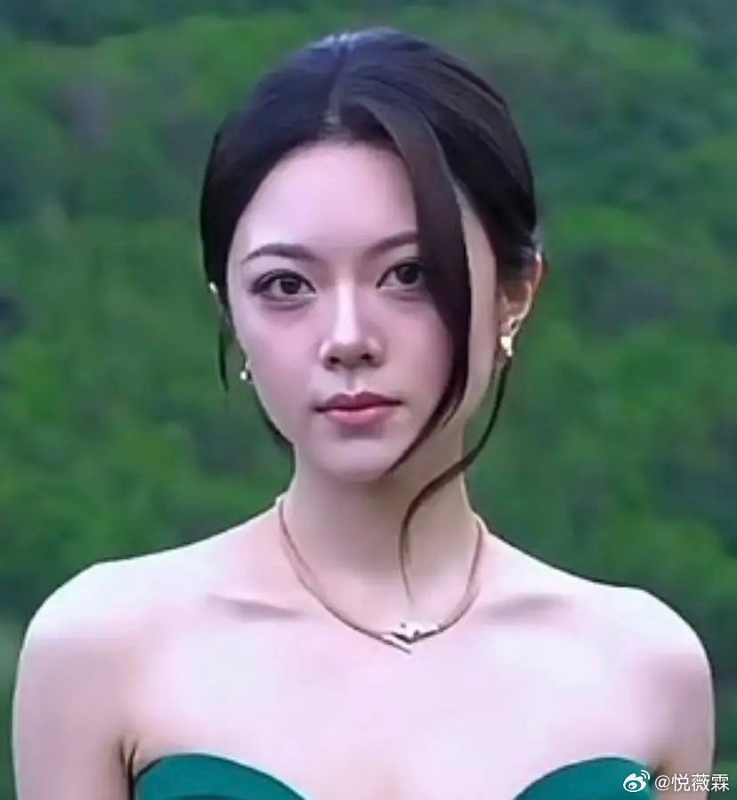 赵今麦神态尽显疲惫，难道是熬夜关注同行新作？ 
