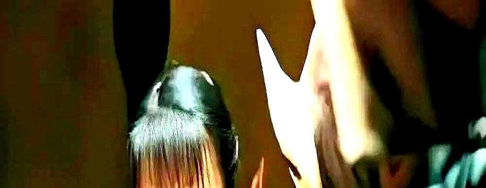 聊《让子弹飞》这事儿，好多人都记得刘嘉玲胸口那张麻将牌。
 
过去大伙儿都说，姜