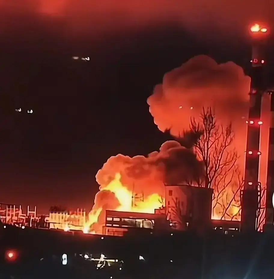 乌克兰对俄罗斯腹地发起大规模的无人机空袭活动，特别是对俄罗斯的发电厂进行打击，使