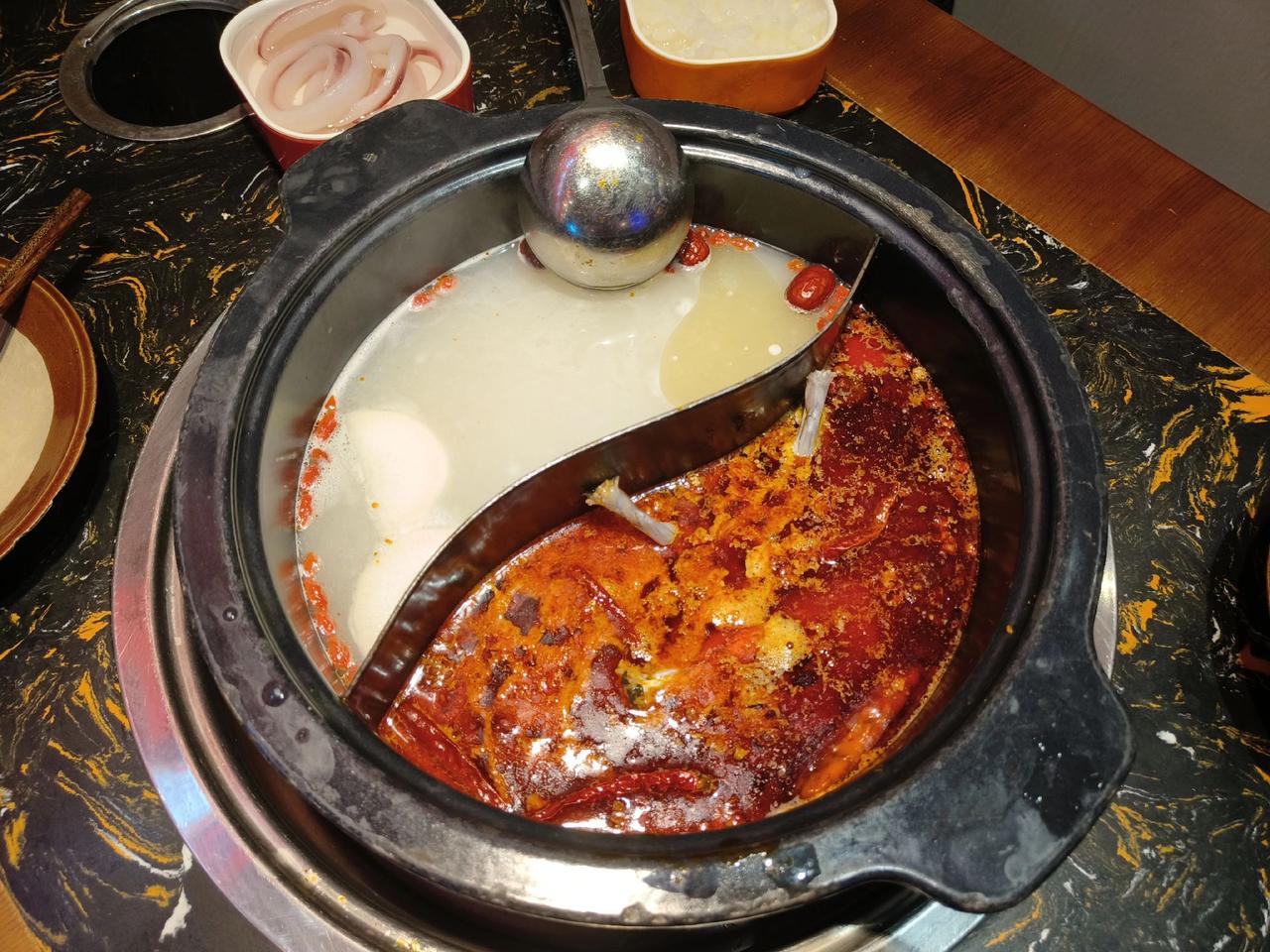 自助的任吃，美味的牛蛙，大肉的串串，任喝的饮料，一切都这么和谐。