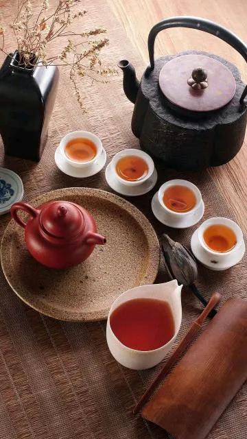 晚饭后，读小学的儿子对我说：＂爸爸，快开学了，帮我在网上买个书包吧？不用买太贵的