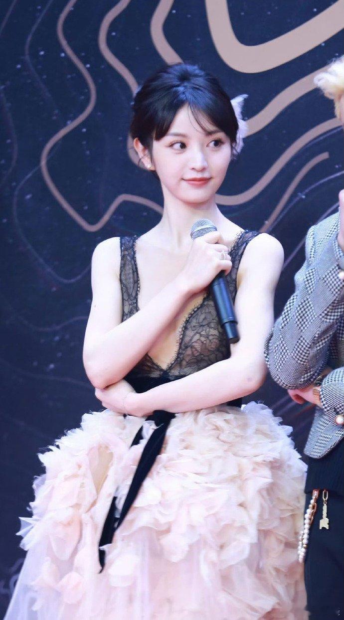 田曦薇童年照小田从小美到大 ​​​[坏笑][坏笑]  ​​​