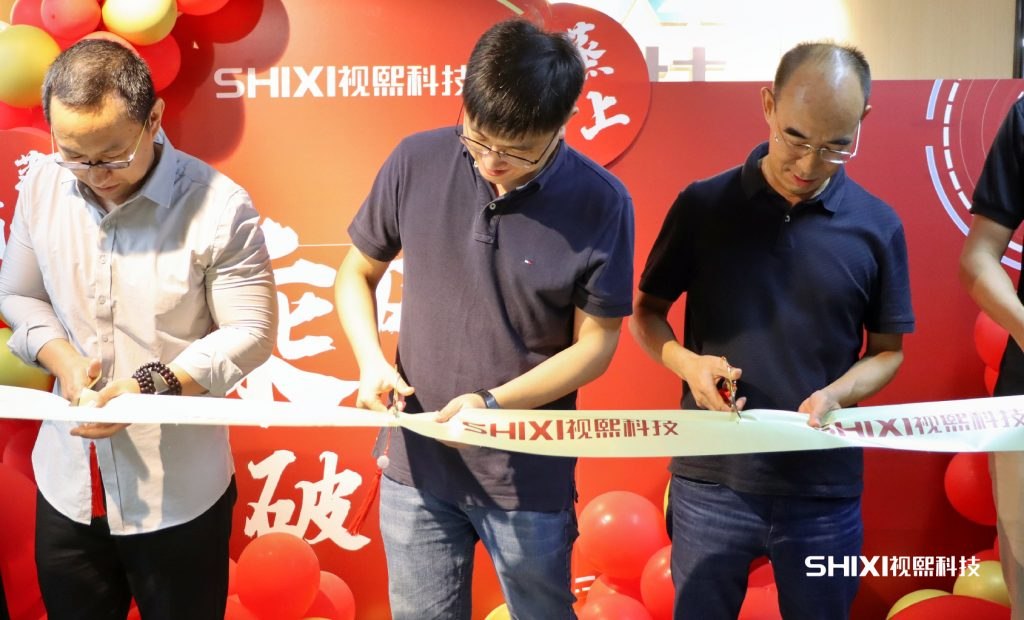 老铁们多久没见老白了？听说老魅族白永祥或将带着一款新品复出，大家猜猜可能会是啥产