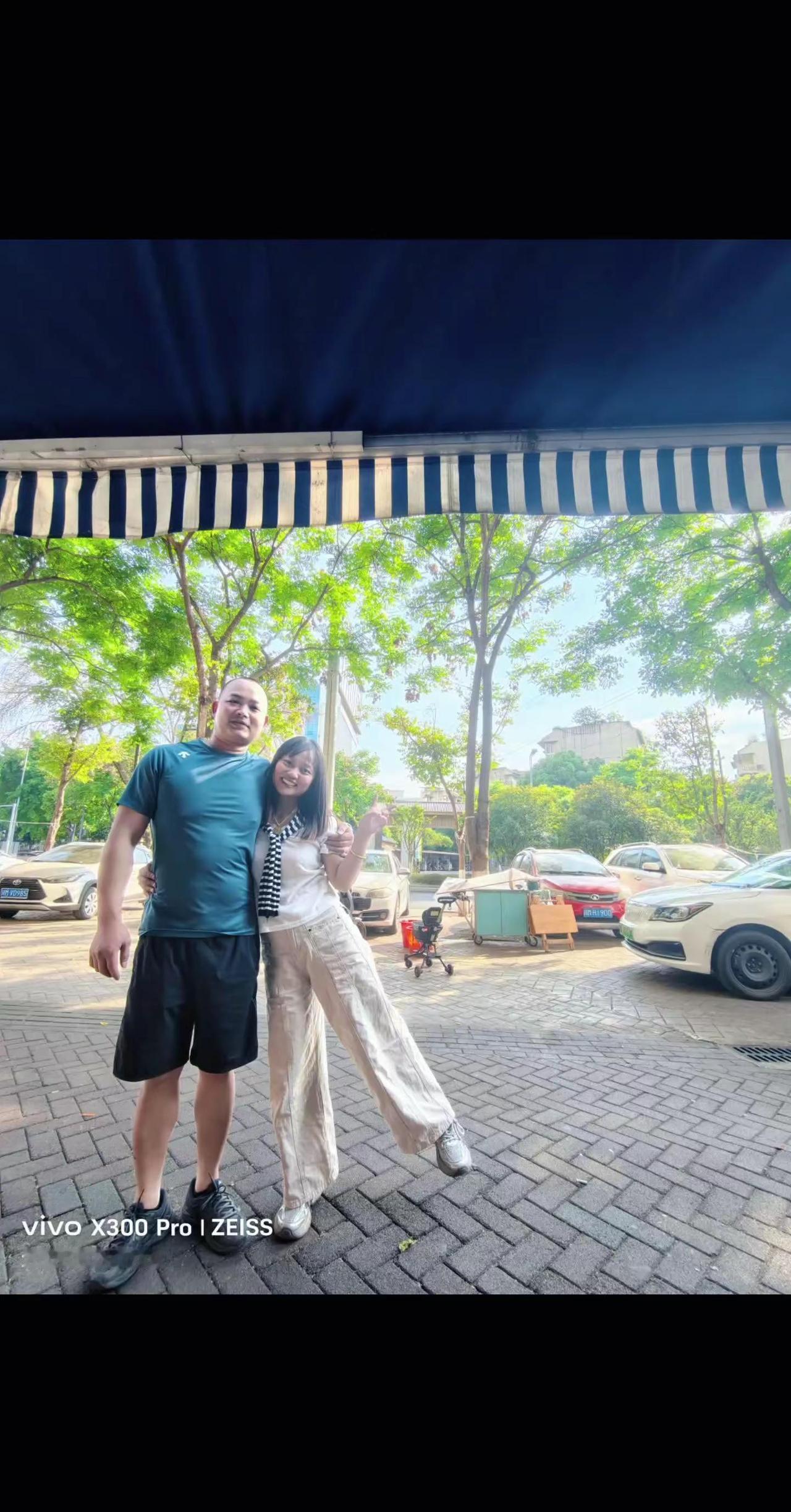 王老板说不管遇到什么事 他都是都站在我这边的 是我的靠山 会给我撑腰,给我兜底,