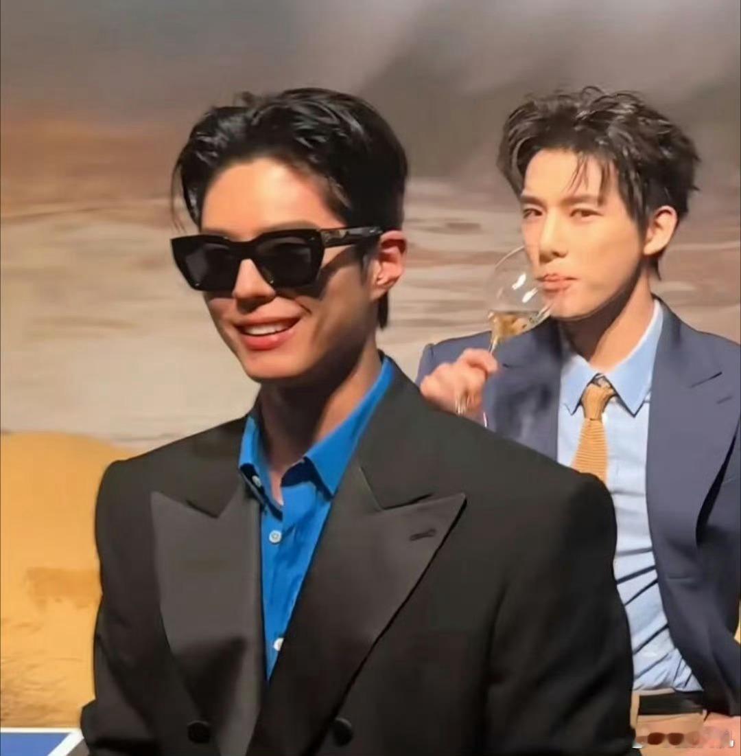 朴宝剑探班王安宇完蛋，王安宇与朴宝剑，感觉王安宇更帅好多 