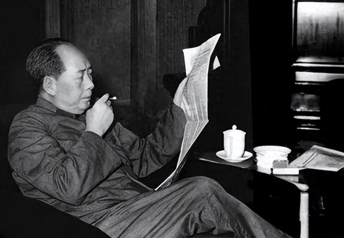 有人举报建国初空军司令员贪污，毛主席深夜召见，敏锐洞察背后问题，令众人佩服！
