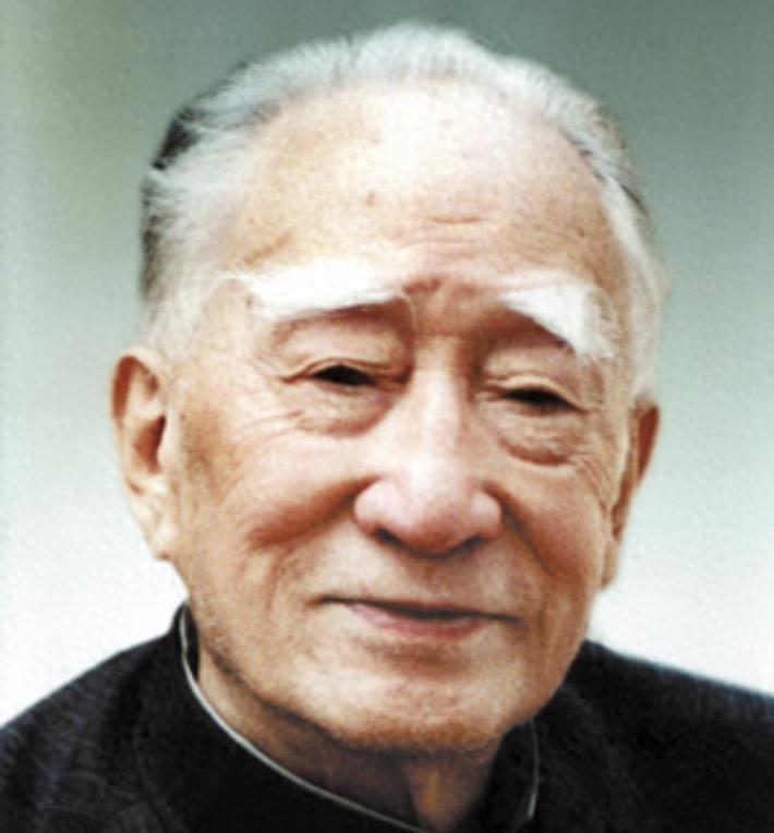 如果薄一波同志当年被评定军衔，依据他的贡献和地位，授予哪个军衔级别最为合适呢？