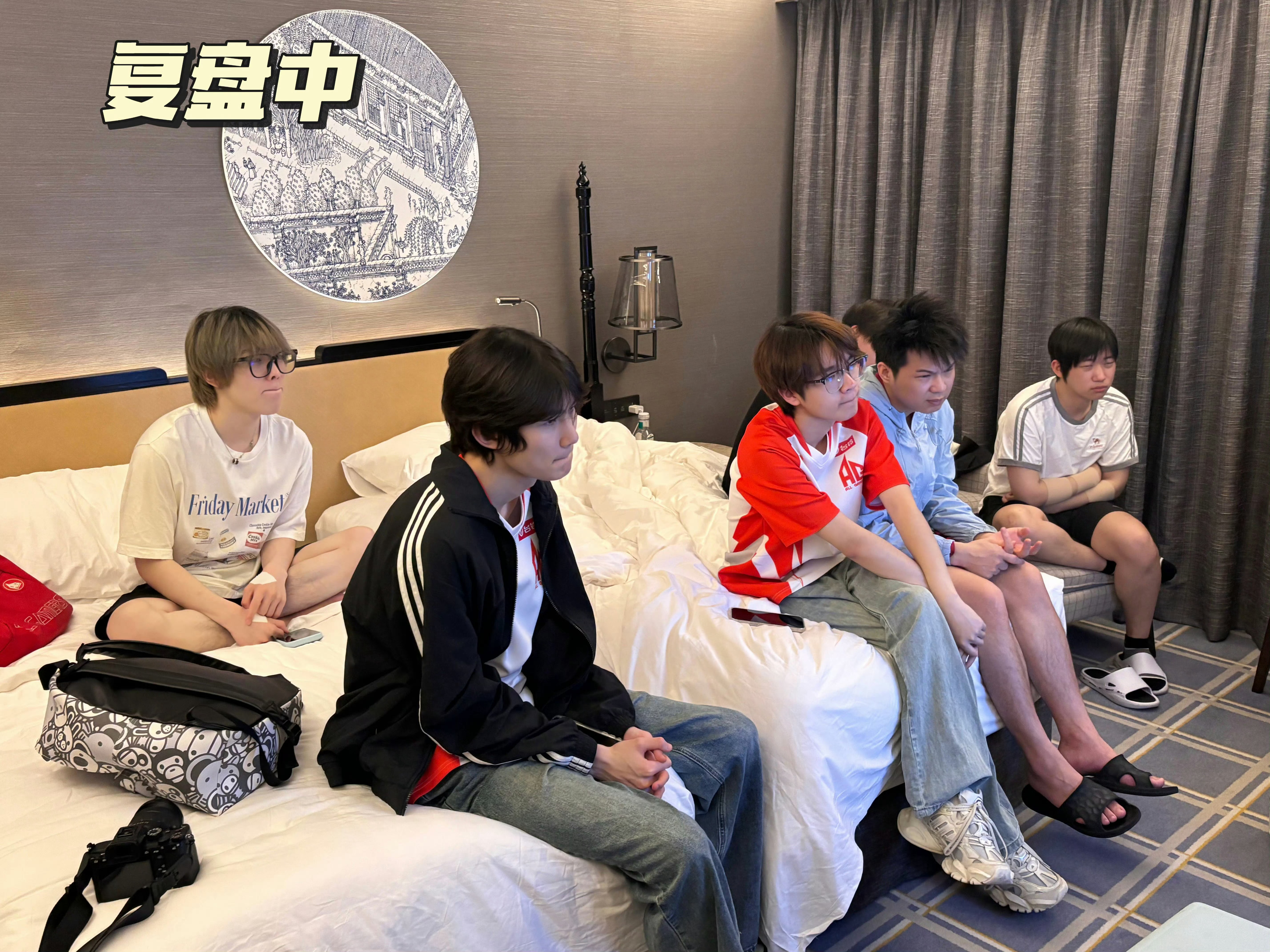 2026和平精英澳门邀请赛进行中，AG战队当日赛程画面释出。选手于训练场备战后返