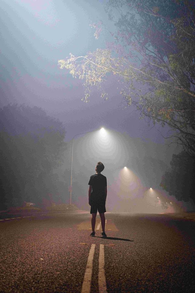 只要你认真观察就会发现，但凡出轨的男女，都有着明显的特征。
这个特征是什么呢？