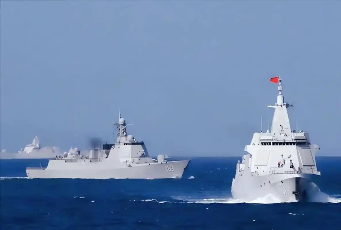 事态升级！24国齐聚南海，解放军055编队实弹反击，美菲休想闹事..
 
近期南