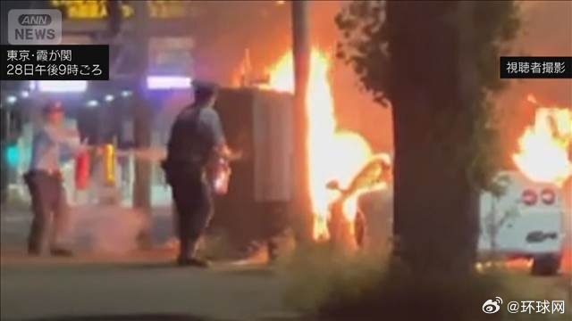 #一辆法拉利在日本财务省附近自燃#【日媒：日本财务省附近道路一辆法拉利自燃，事发