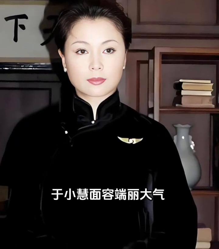于小慧面容端丽大气，一颦一笑尽显优雅风韵。她凭扎实演技从容切换多种人设，时而是温
