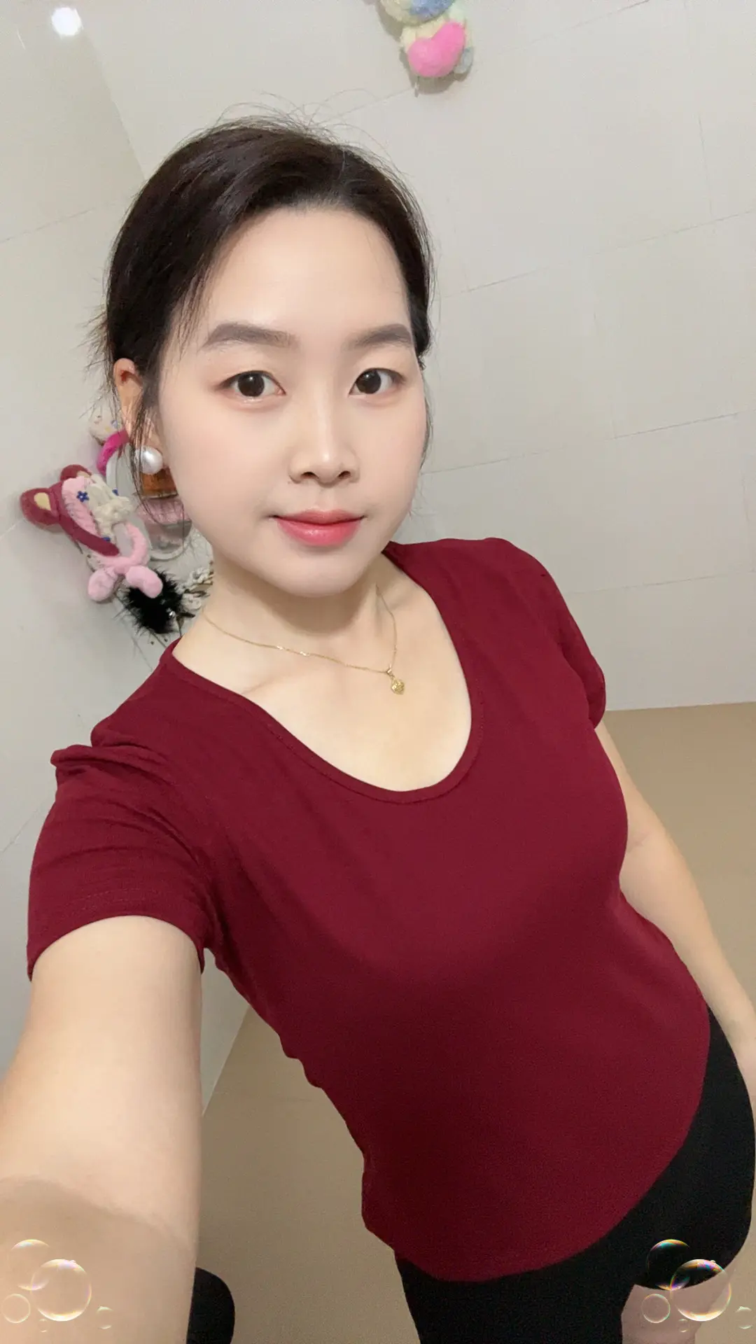 我该如何写我呢，写我如今有了鱼尾纹，写我开始有白头发，写我青春已不在那...