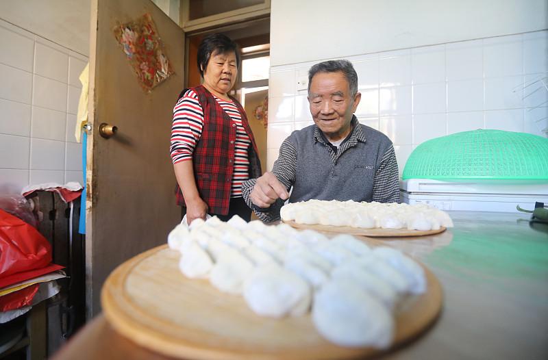 八月十五吃饺子，2种馅不能上桌，3种馅要端上桌，老传统别丢
都说八月十五月儿圆，